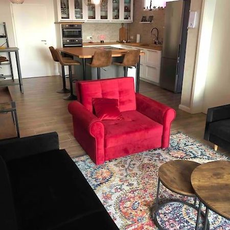 Stylisches Maybach Appartement Mit Terrasse Fuer 5 Personen, 5 Betten, Grosse Kochinsel, Homeoffice Mit 250Mbit Wlan Aidlingen Eksteriør bilde