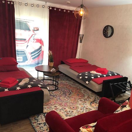 Stylisches Maybach Appartement Mit Terrasse Fuer 5 Personen, 5 Betten, Grosse Kochinsel, Homeoffice Mit 250Mbit Wlan Aidlingen Eksteriør bilde
