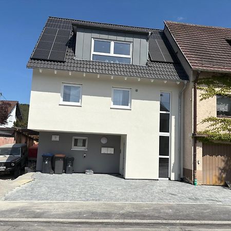 Stylisches Maybach Appartement Mit Terrasse Fuer 5 Personen, 5 Betten, Grosse Kochinsel, Homeoffice Mit 250Mbit Wlan Aidlingen Eksteriør bilde