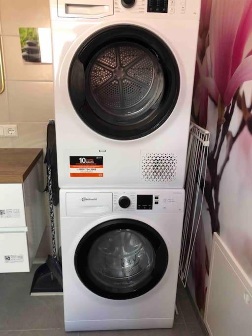 Stylisches Maybach Appartement Mit Terrasse Fuer 5 Personen, 5 Betten, Grosse Kochinsel, Homeoffice Mit 250Mbit Wlan Aidlingen Eksteriør bilde