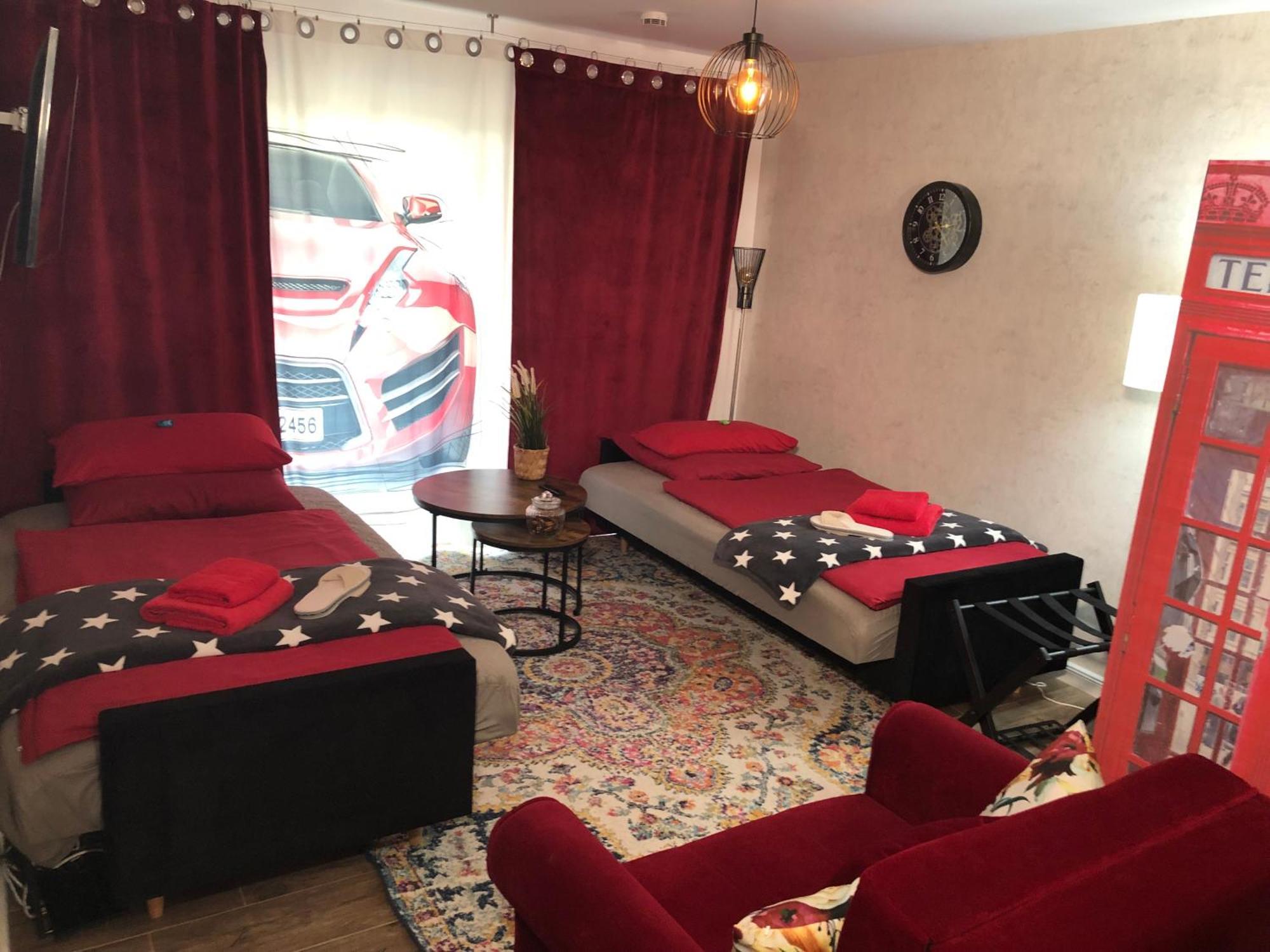 Stylisches Maybach Appartement Mit Terrasse Fuer 5 Personen, 5 Betten, Grosse Kochinsel, Homeoffice Mit 250Mbit Wlan Aidlingen Eksteriør bilde