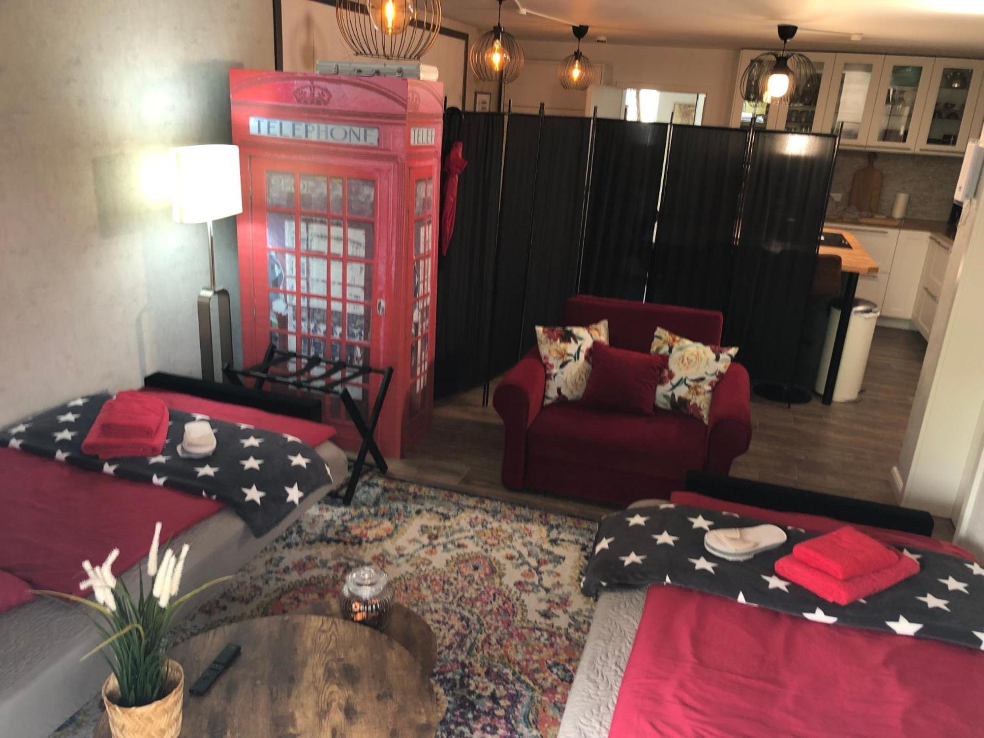 Stylisches Maybach Appartement Mit Terrasse Fuer 5 Personen, 5 Betten, Grosse Kochinsel, Homeoffice Mit 250Mbit Wlan Aidlingen Eksteriør bilde
